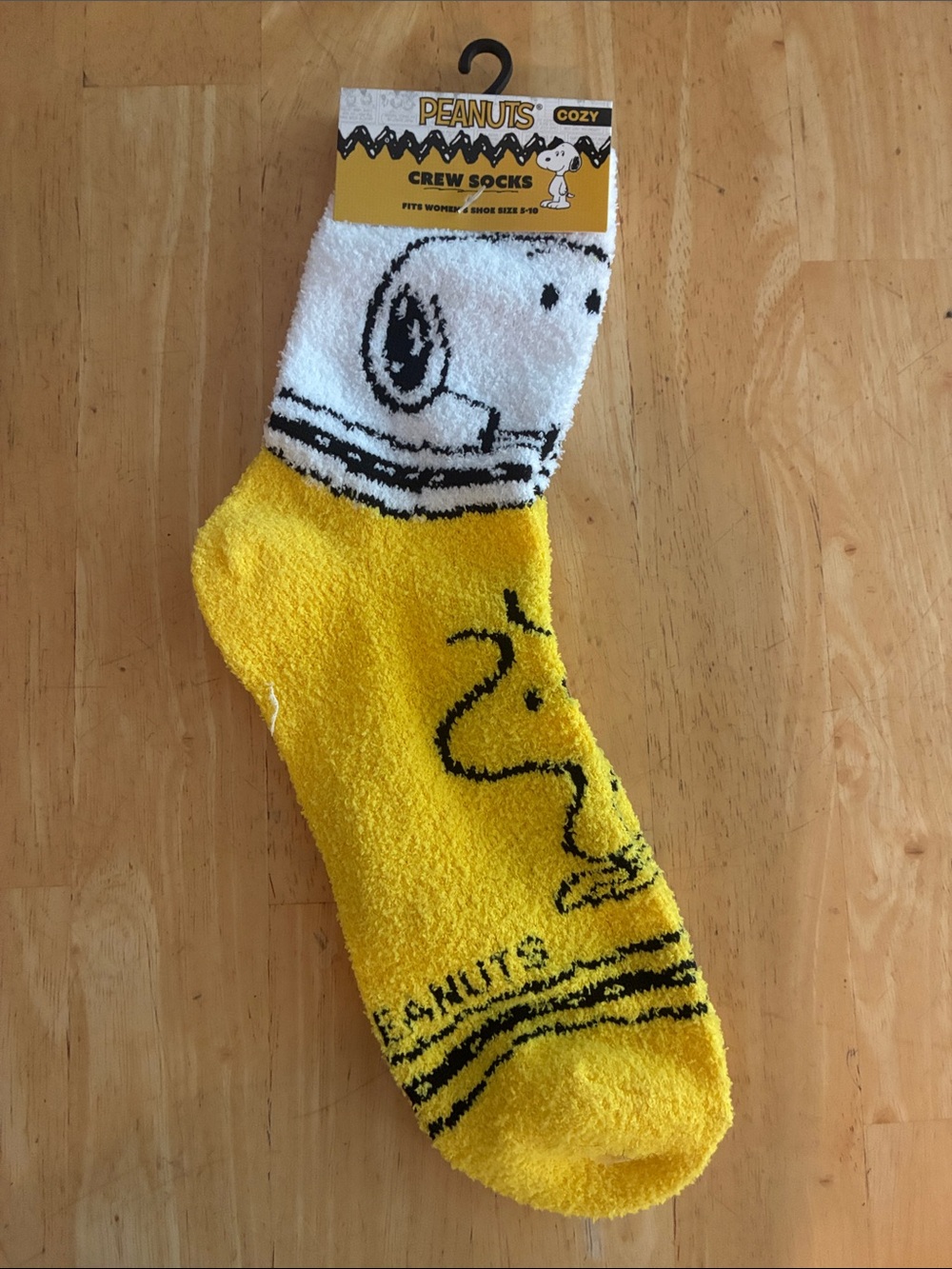 Peanuts ladies cozy crew socks fits shoe size 5 - 10. NWT